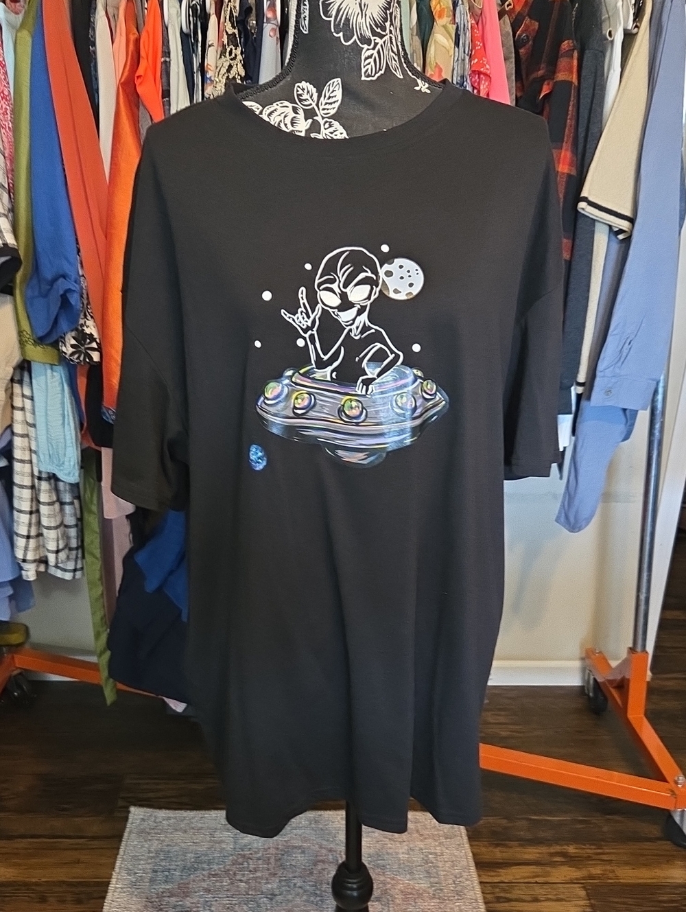 SHEIN Black Short-Sleeve Men's Tee with Alien UFO Graphic